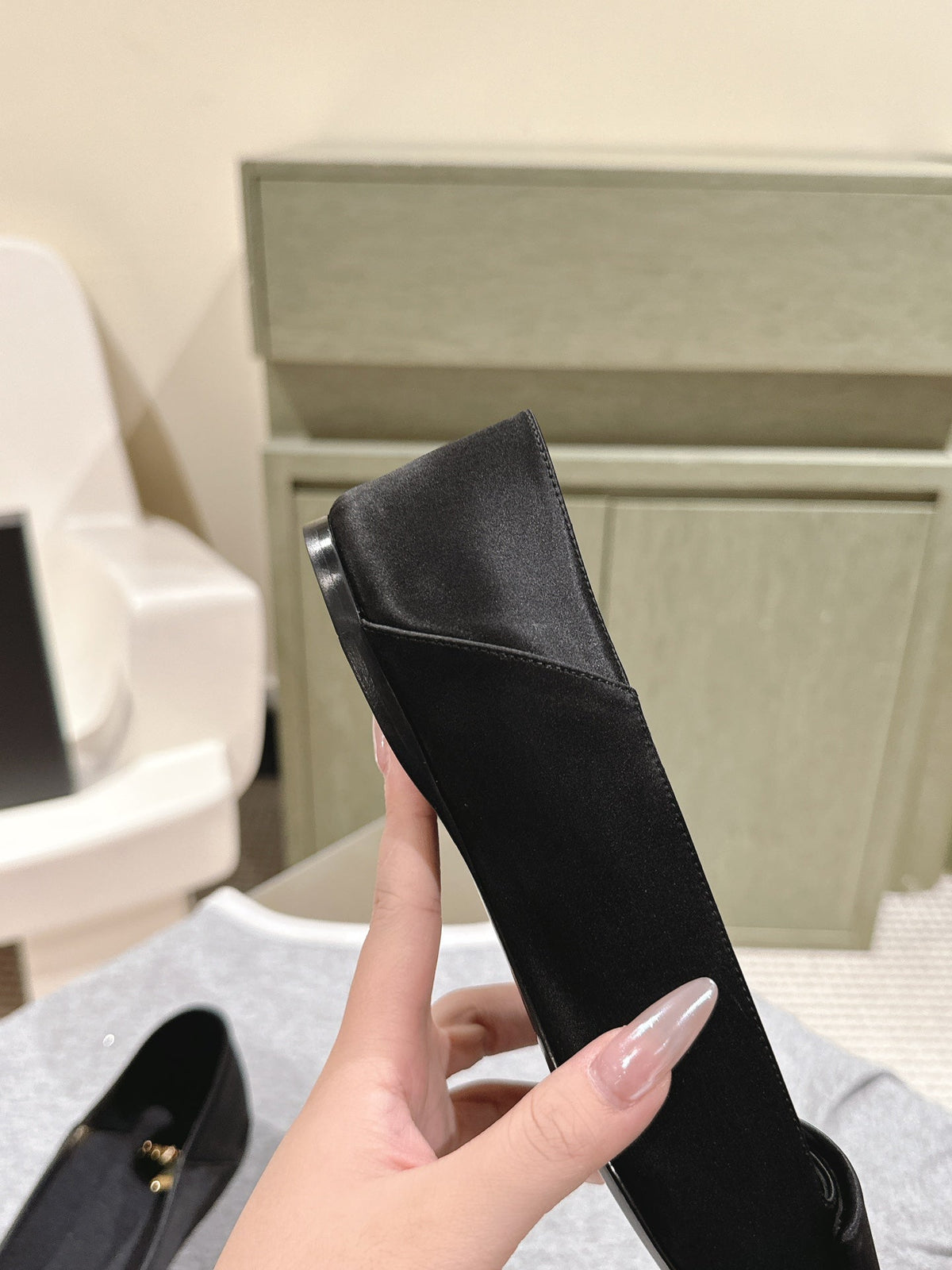 BALLERINA FLATS IN BLACK SATIN